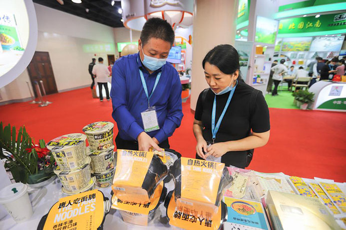 助力豫滬農業(yè)深入合作，白象食品攜多款明星產品亮相上海